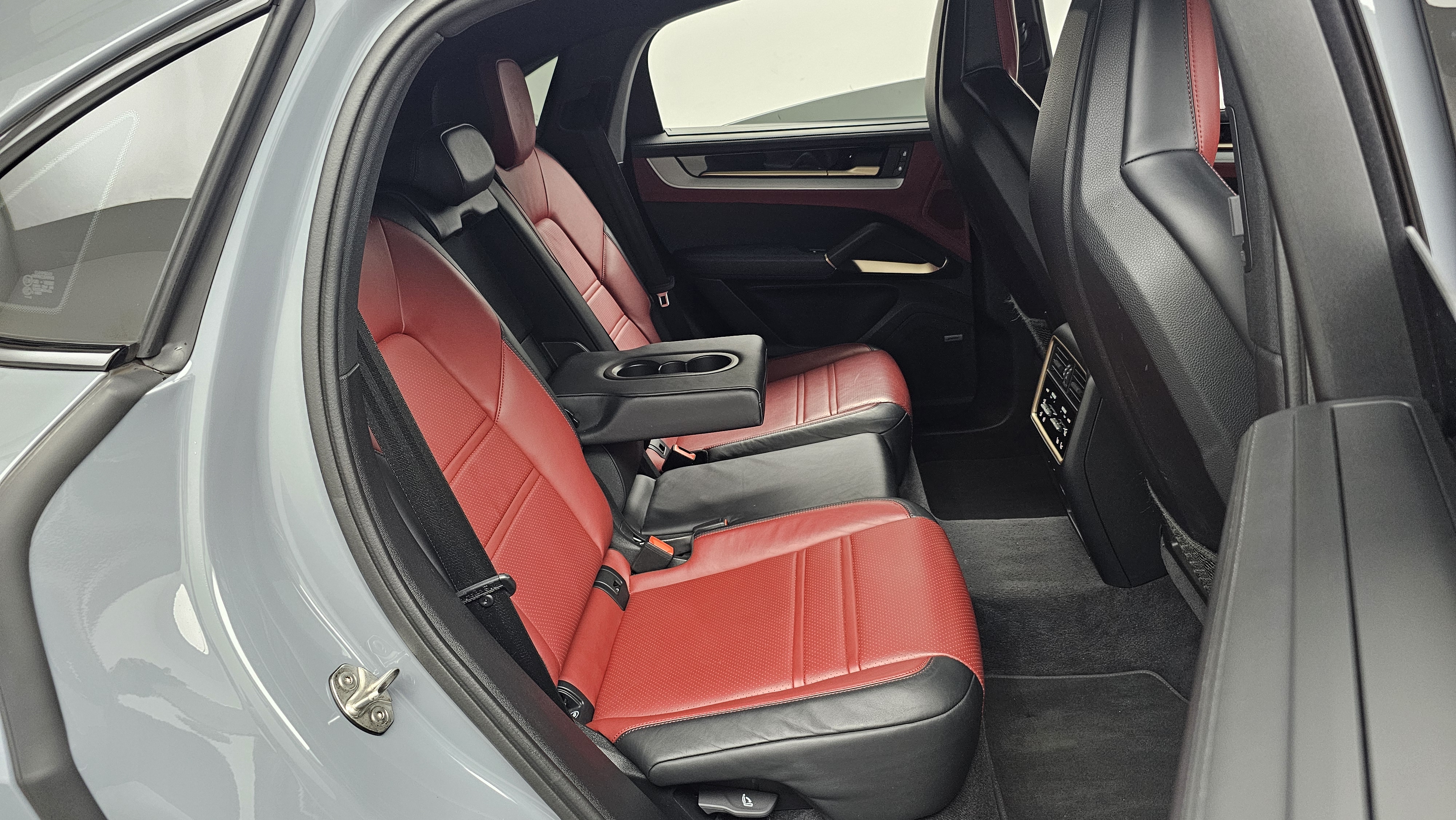 Porsche Cayenne — miniaturë 12