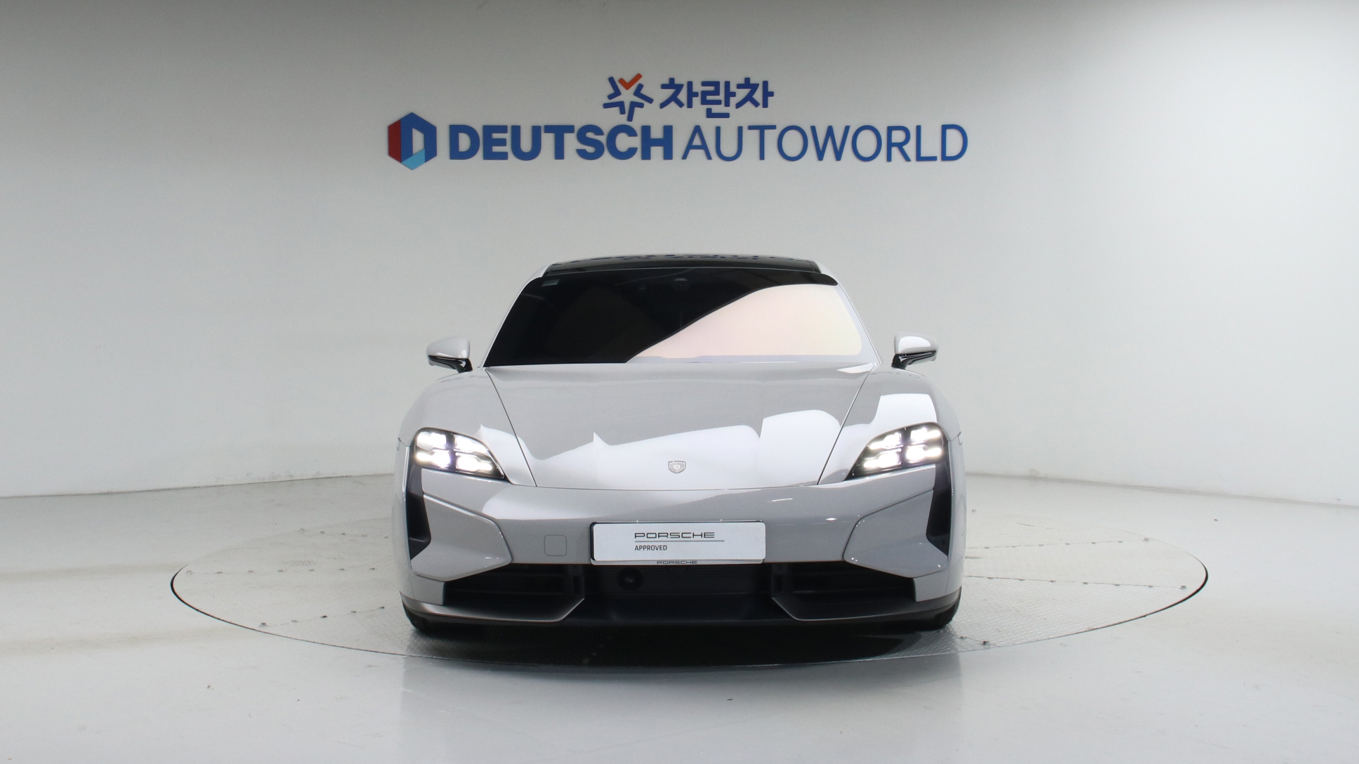 Porsche Taycan — miniaturë 3