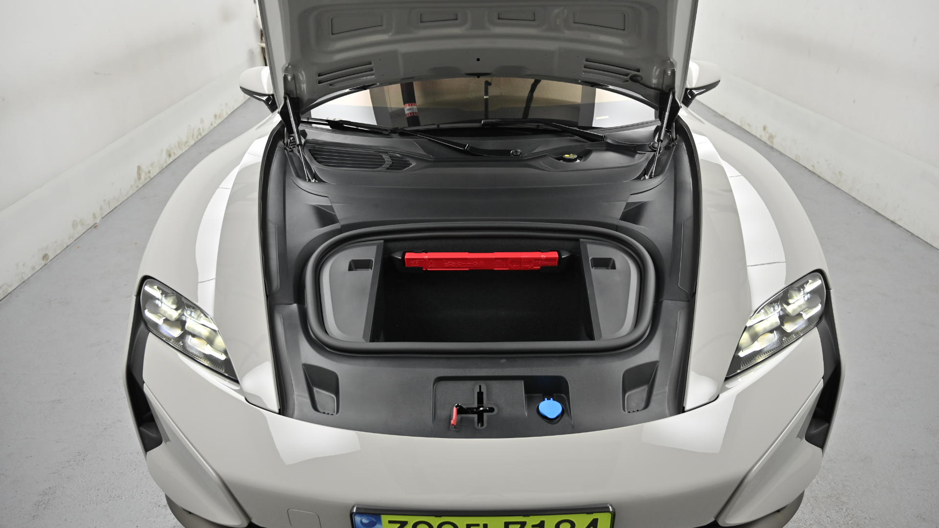 Porsche Taycan — miniaturë 6