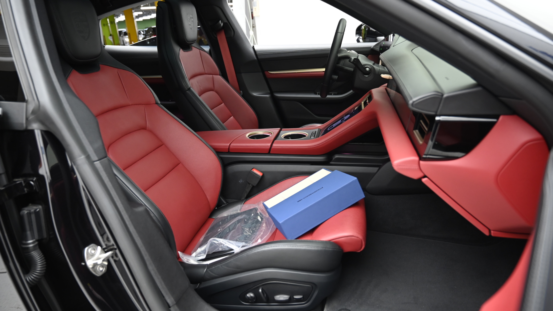 Porsche Taycan — miniaturë 10