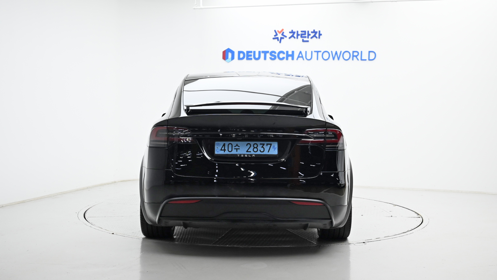 Tesla Model X — miniaturë 4