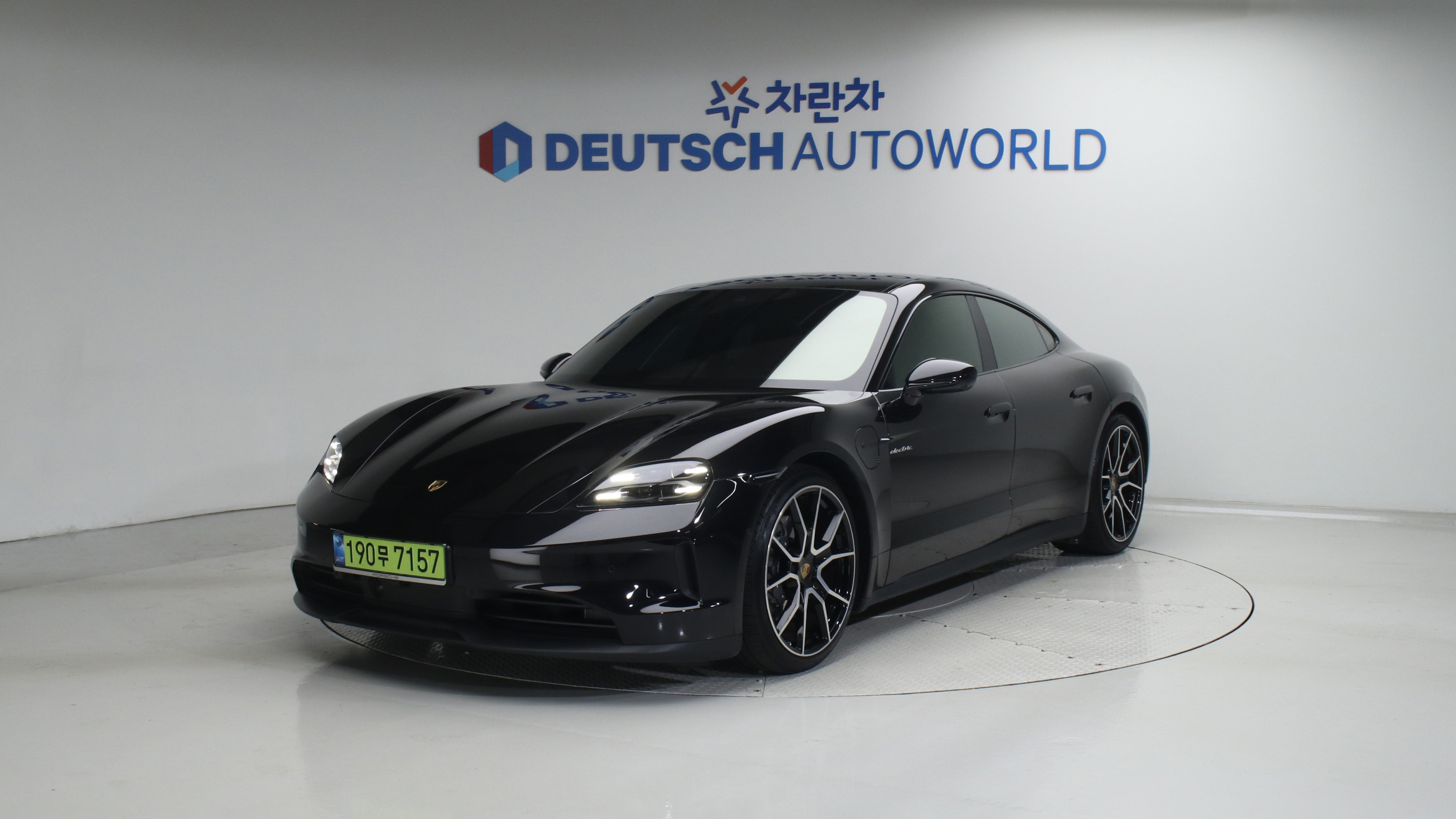 Porsche Taycan 93.4kWh 베이스 — foto 1