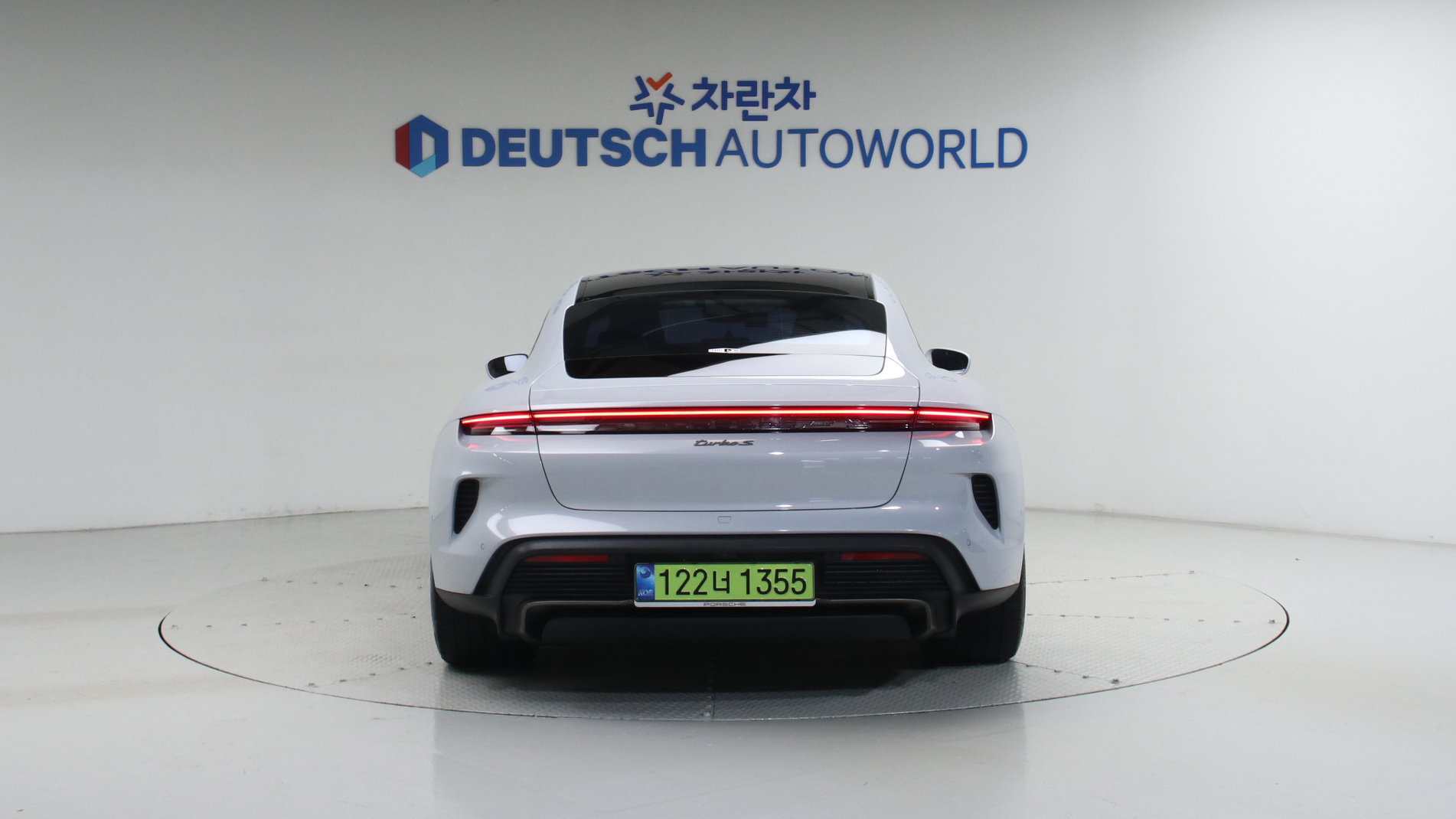 Porsche Taycan — miniaturë 4