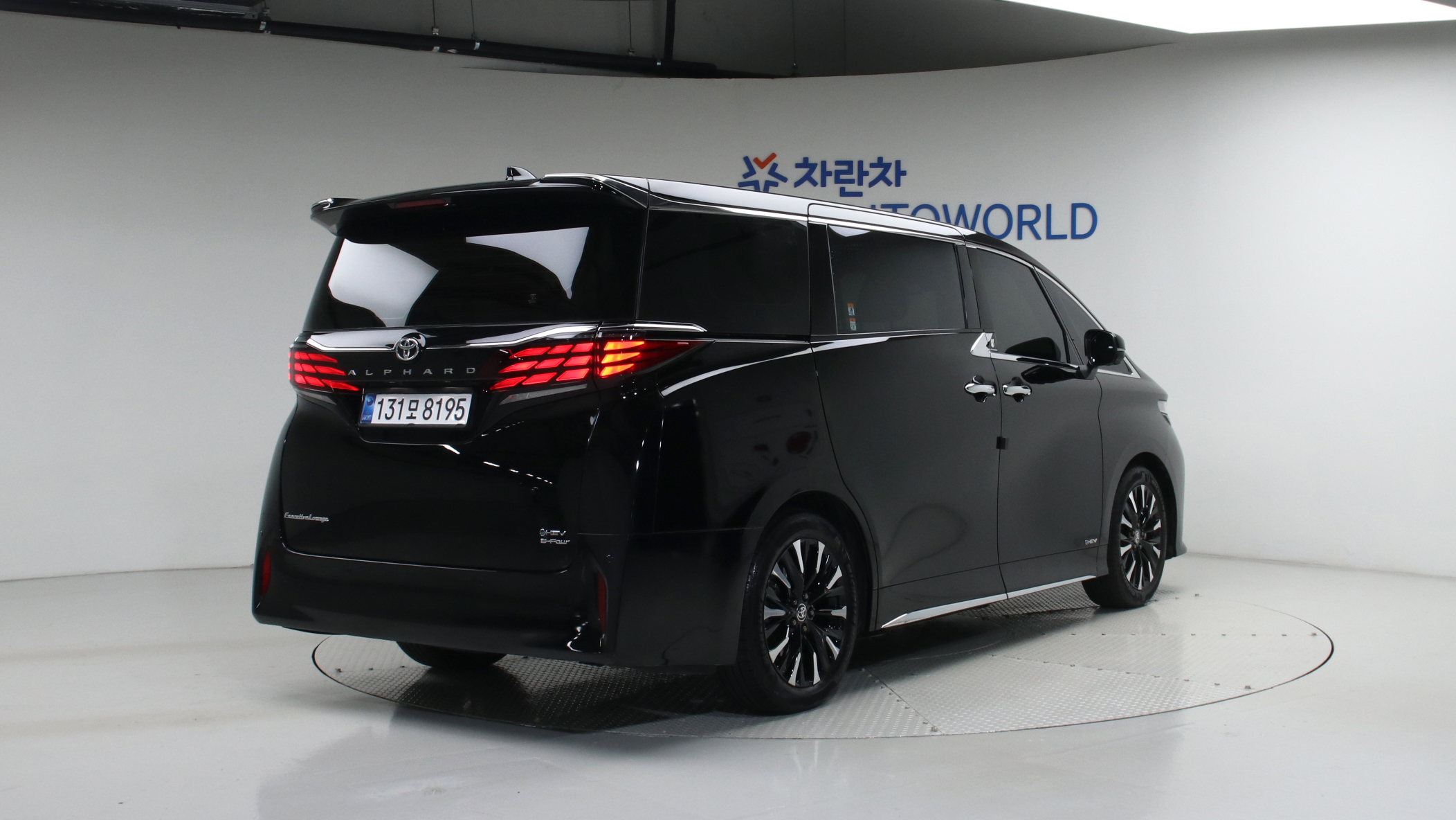 Toyota Alphard — miniaturë 2