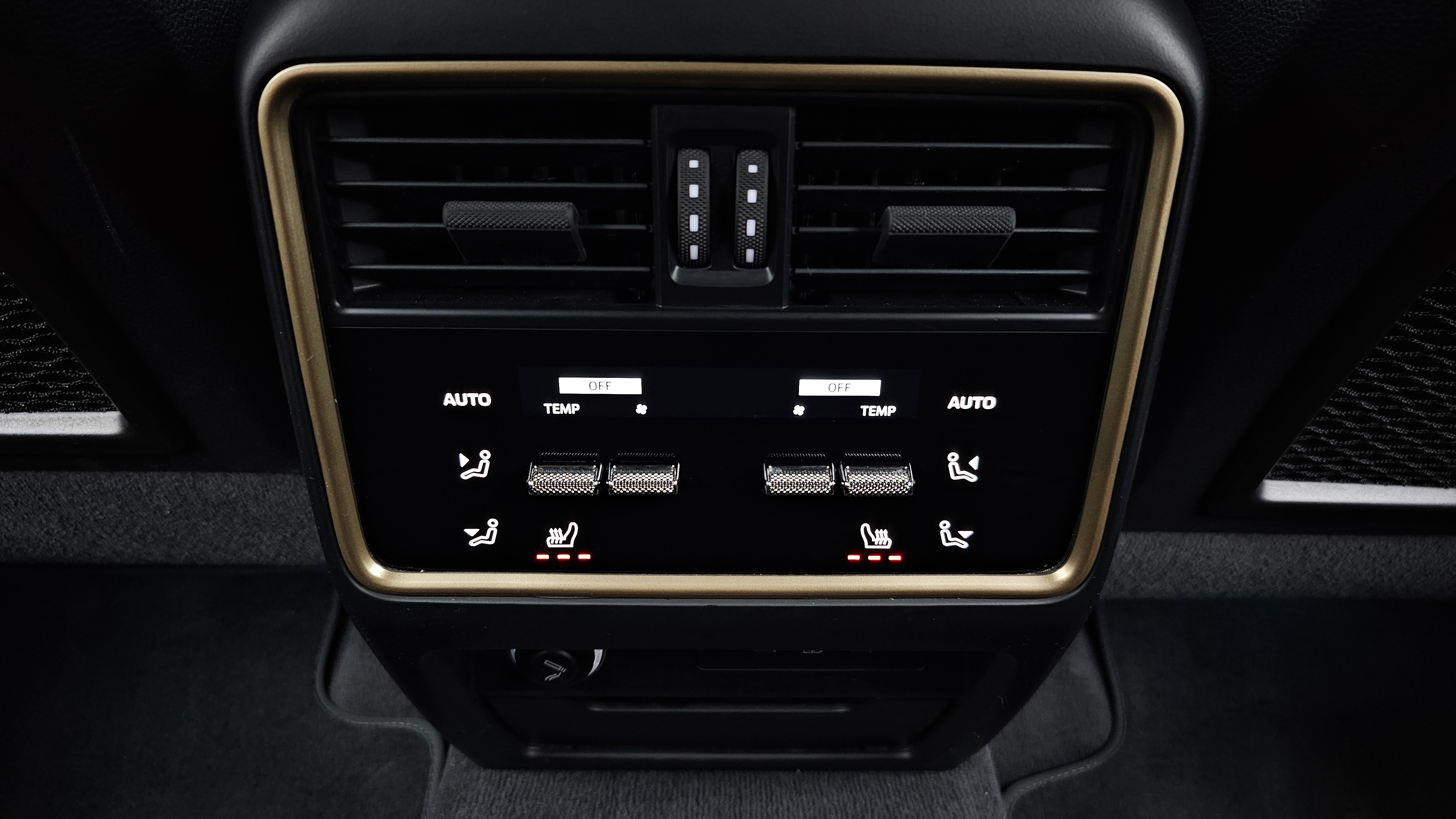 Porsche Cayenne — miniaturë 16