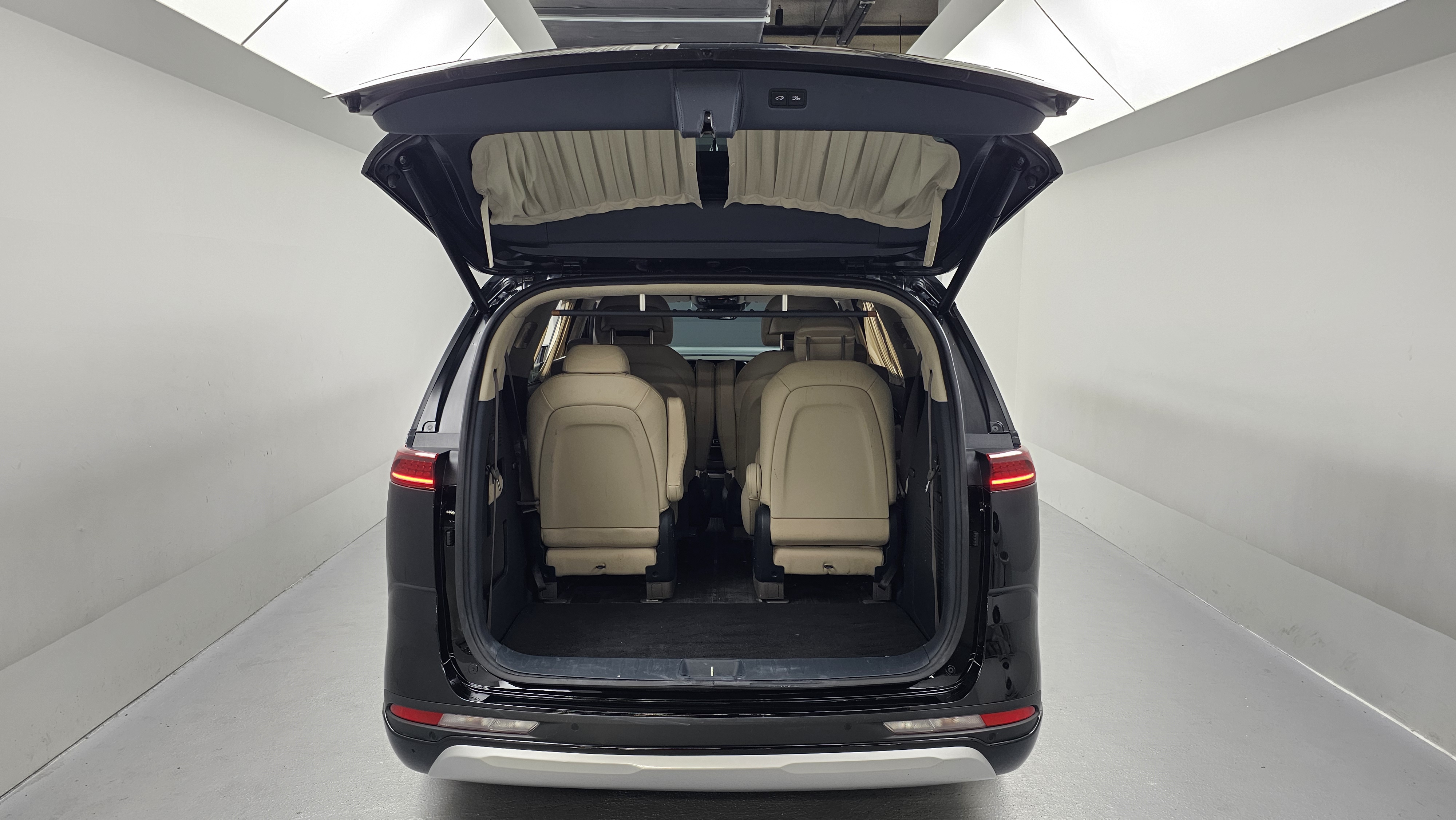 Kia Carnival — miniaturë 37