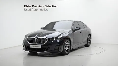 차량 이미지: BMW i5 (G60)