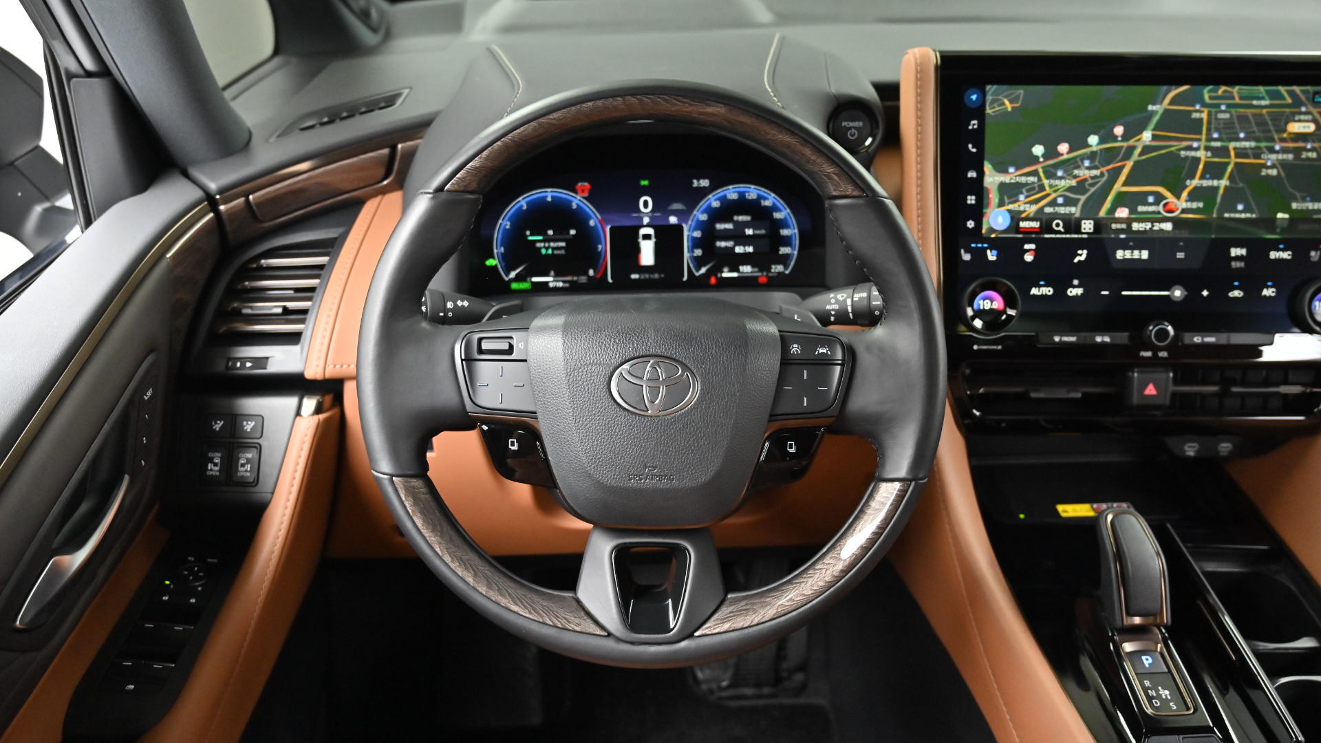 Toyota Alphard — miniaturë 13