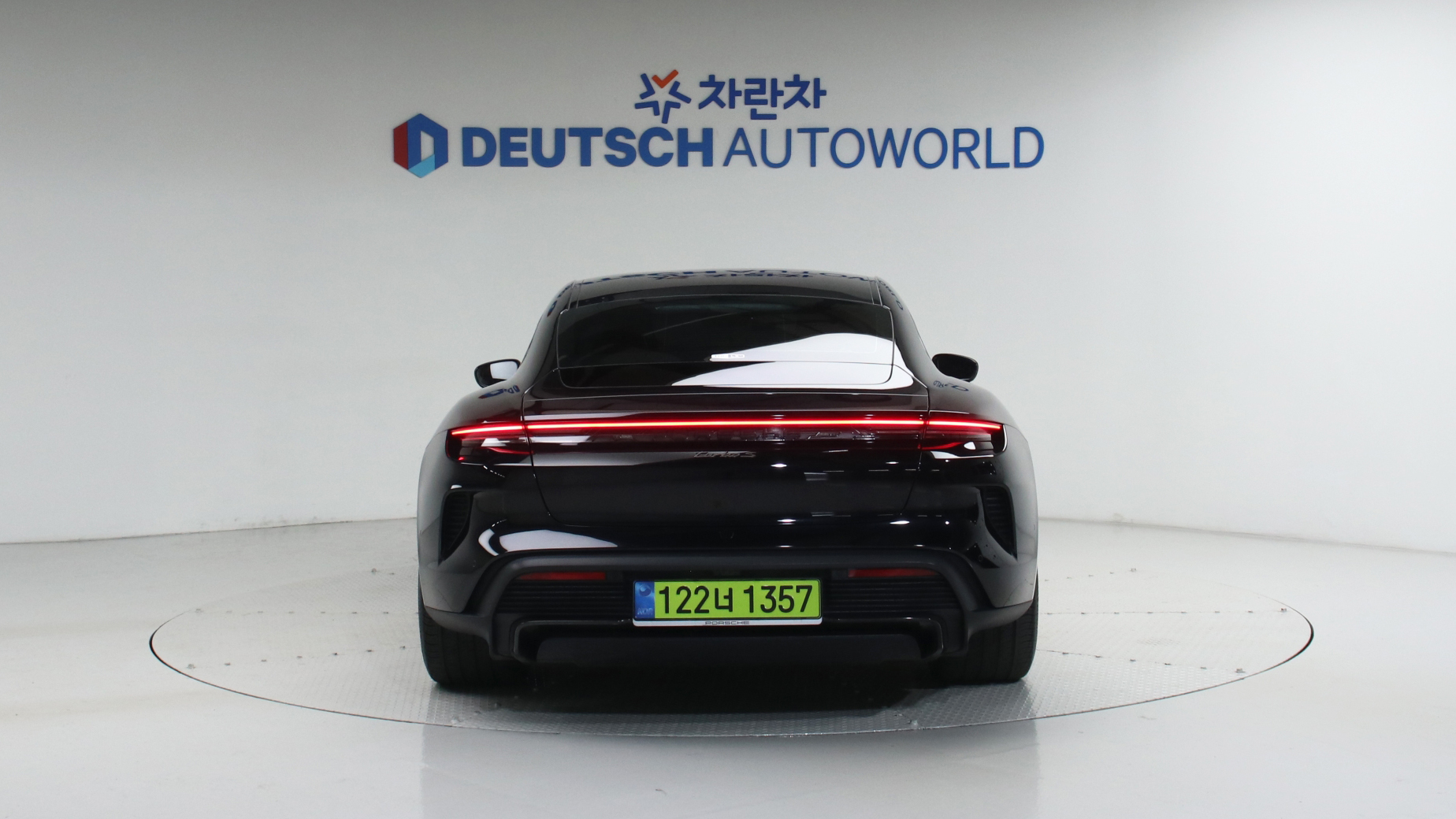 Porsche Taycan — miniaturë 4