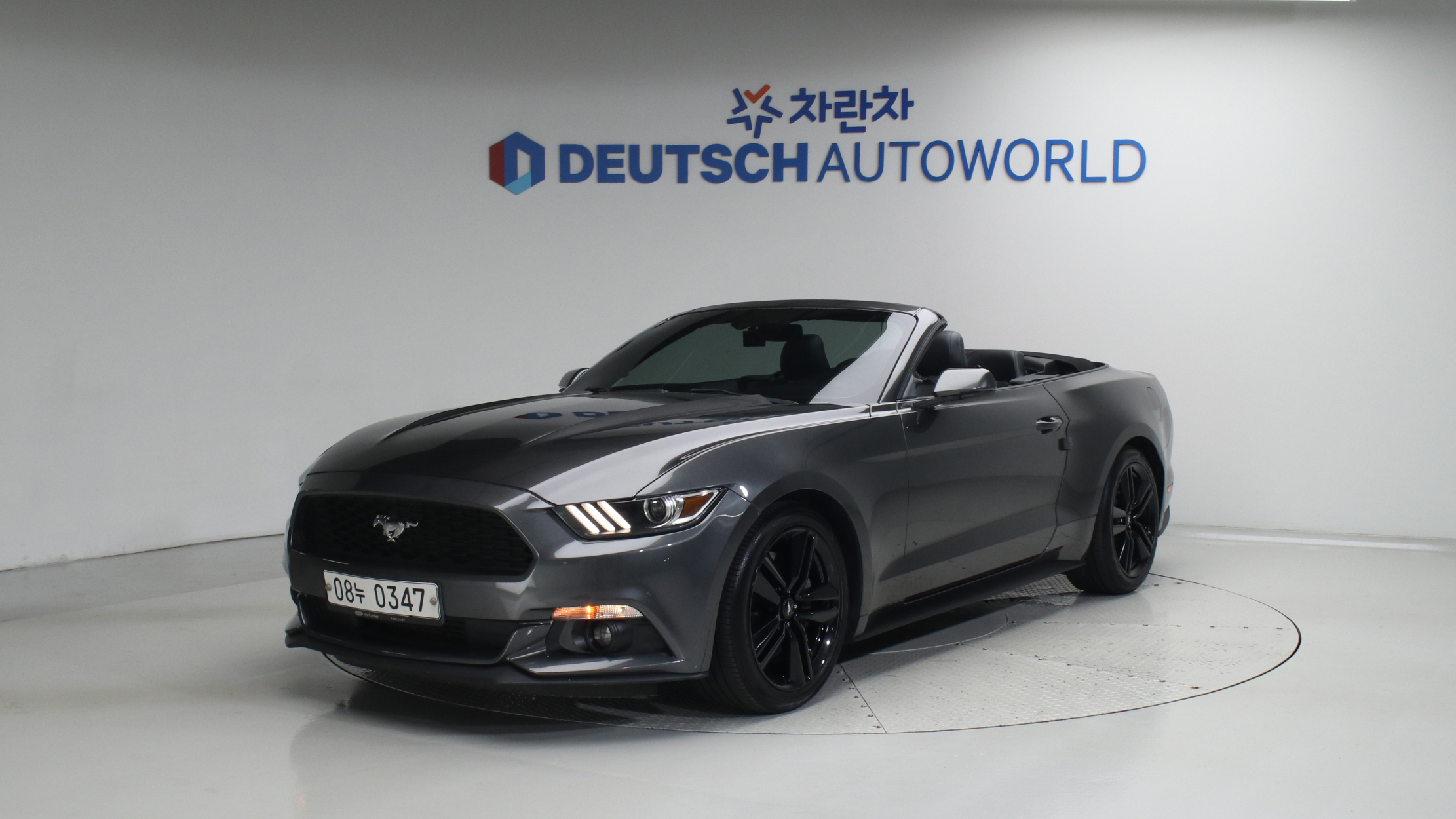 Ford Mustang 컨버터블 — foto 1