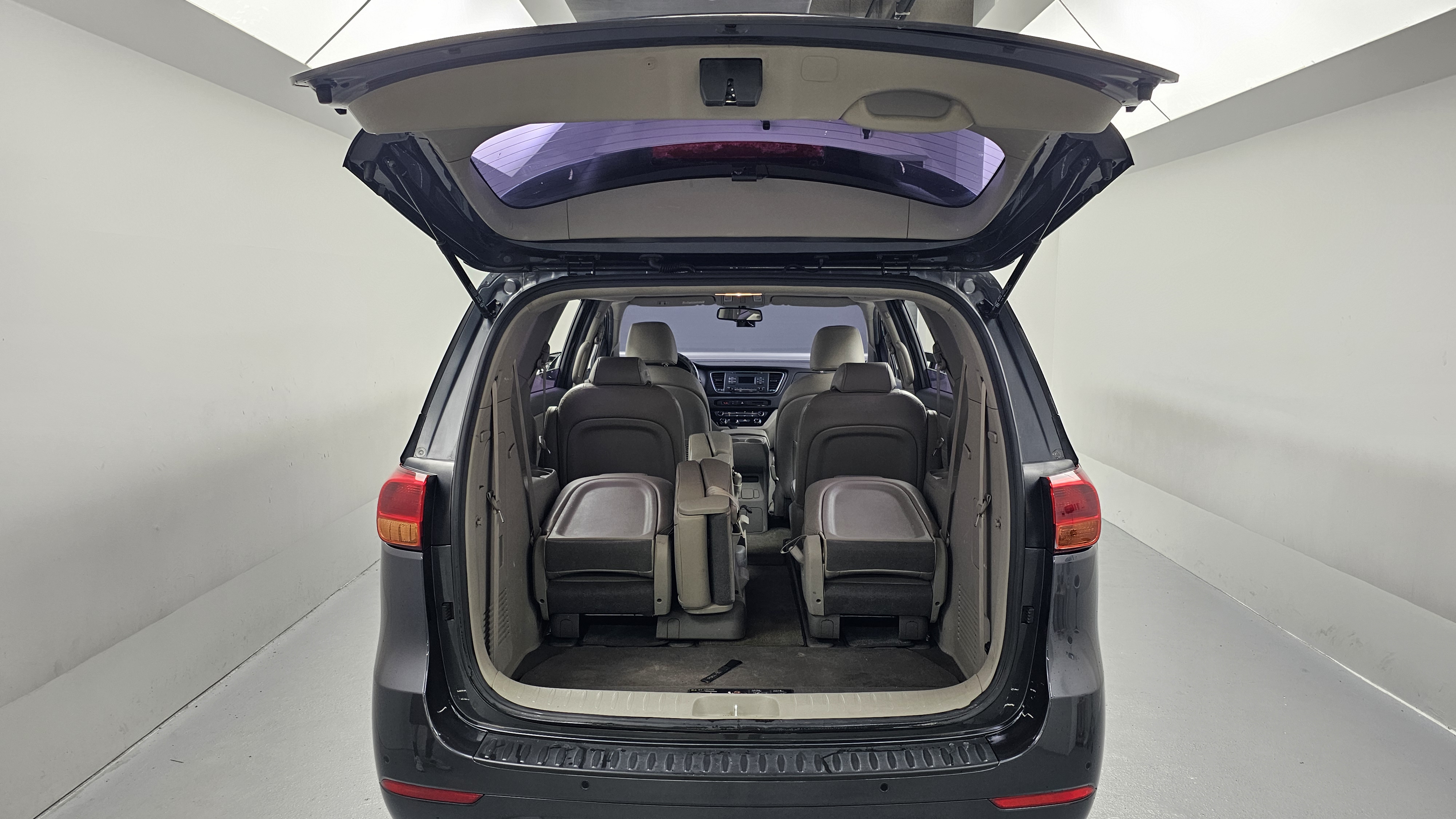 Kia Carnival — miniaturë 19