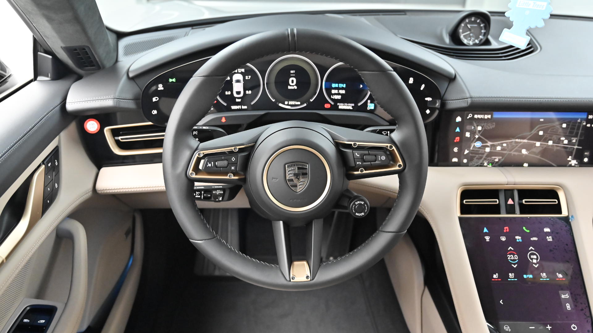 Porsche Taycan — miniaturë 13