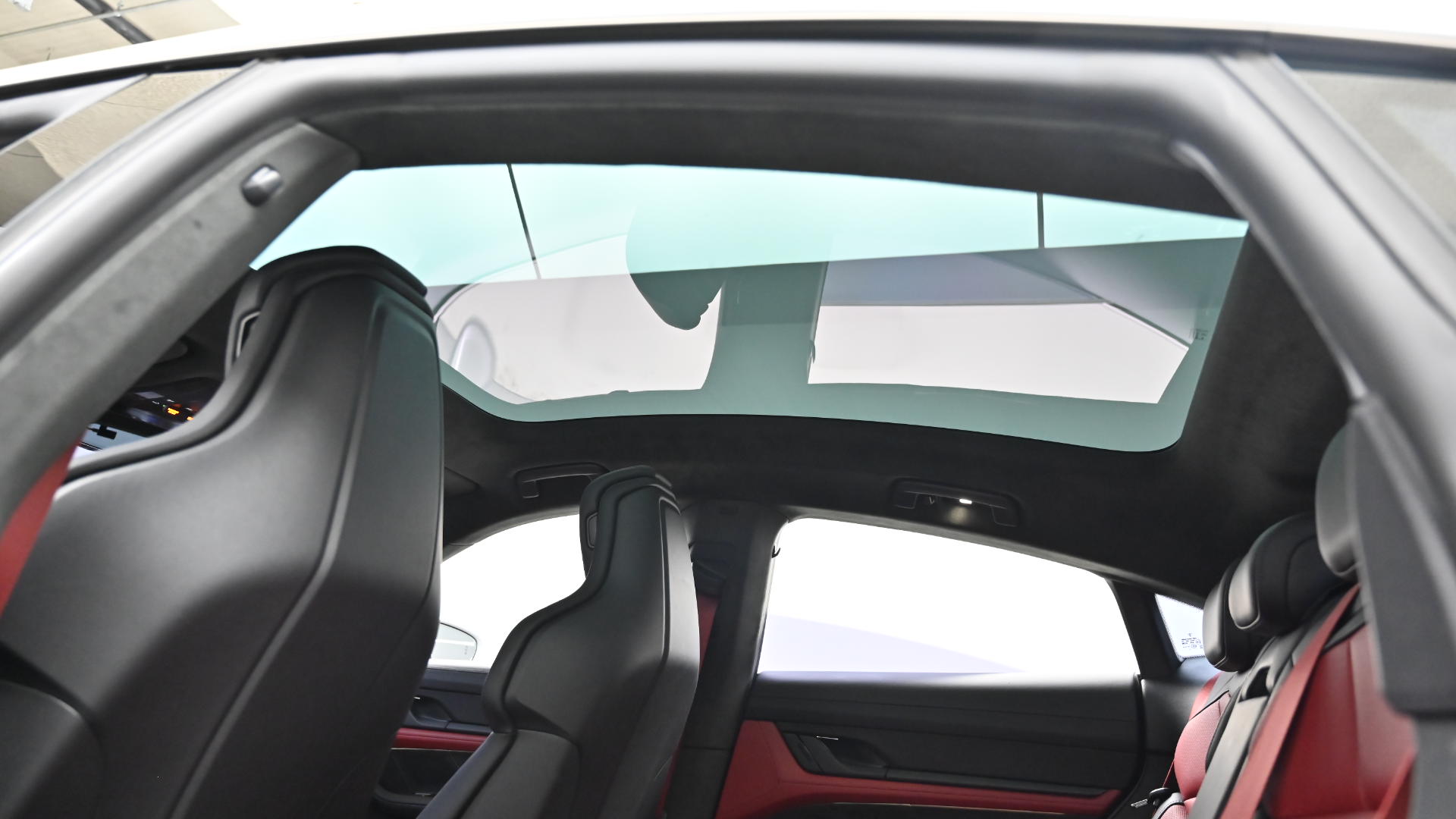 Porsche Taycan — miniaturë 19