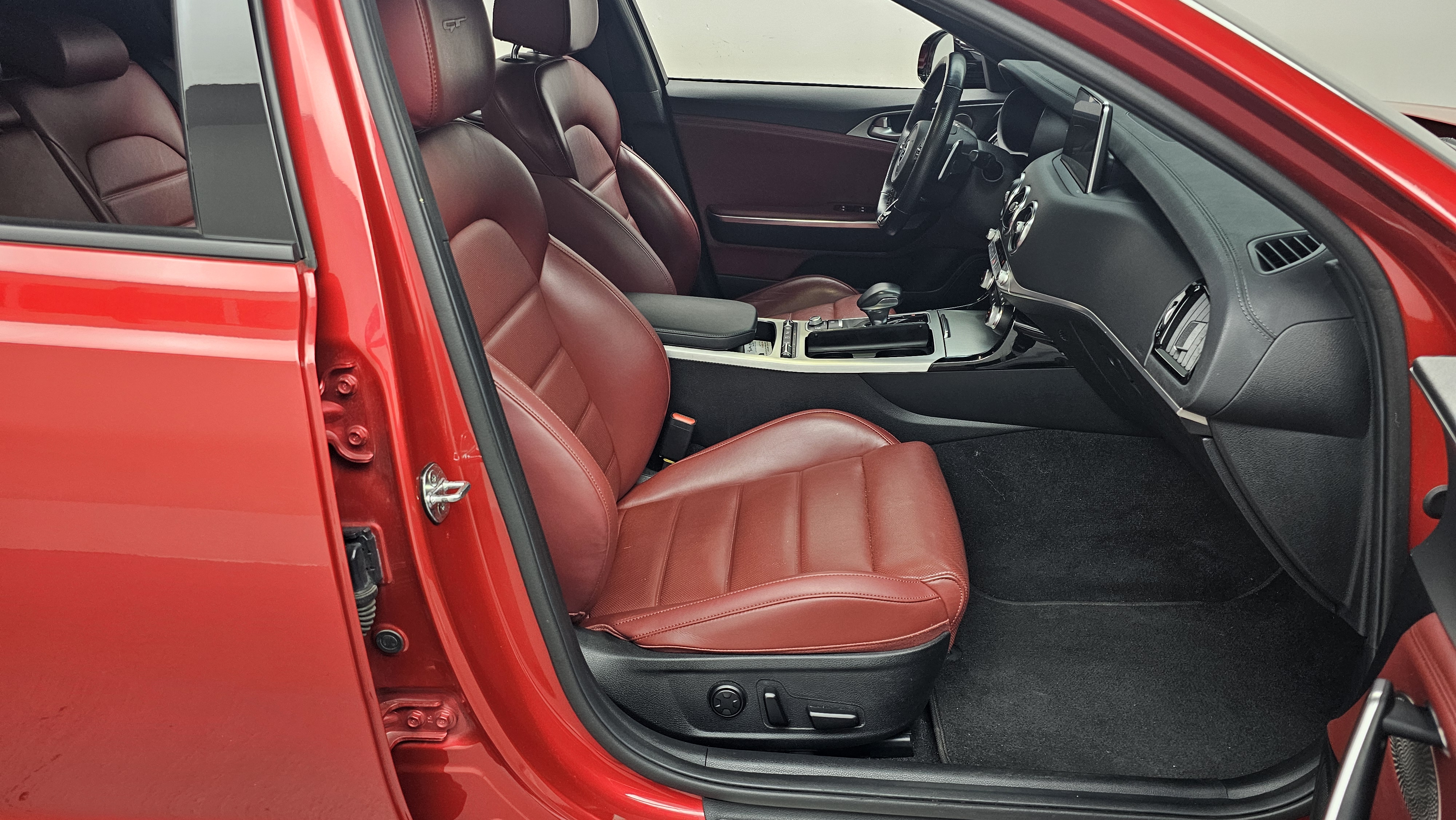 Kia Stinger — miniaturë 26