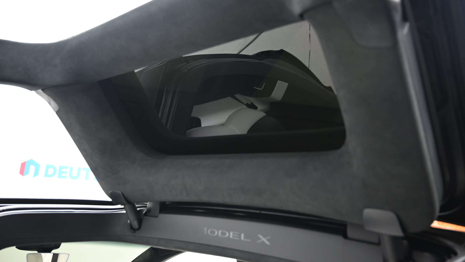 Tesla Model X — miniaturë 18