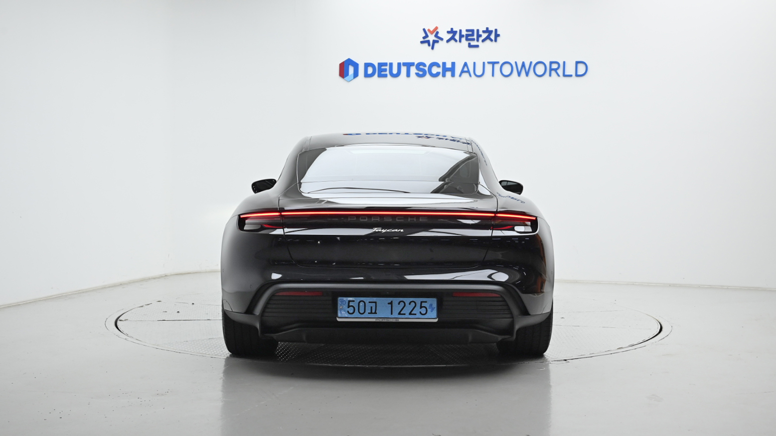Porsche Taycan — miniaturë 4